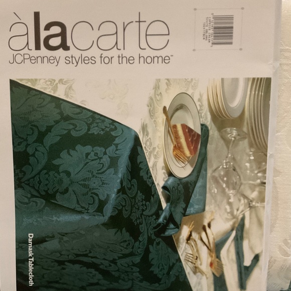 A’lacarte Damask Tablecloth, “Caprice”, Oblong 52” x 70” - Picture 1 of 4